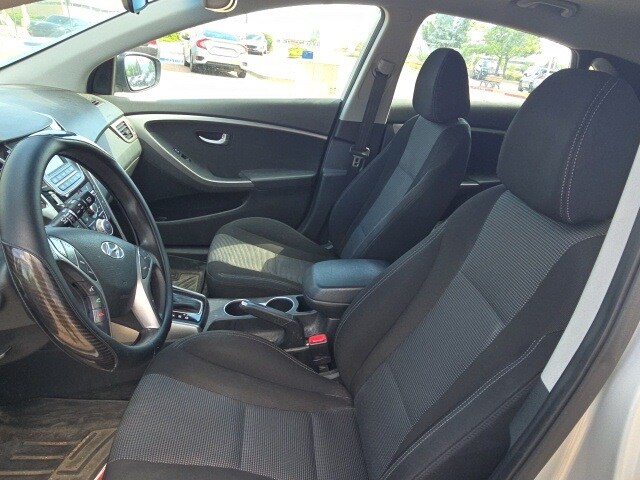 2017 Hyundai Elantra GT photo 2