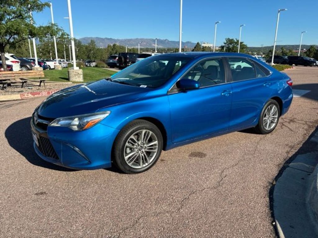 Used 2017 Toyota Camry SE Sedan