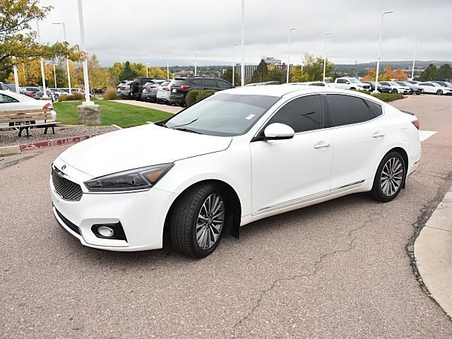 2017 Kia Cadenza Premium photo 3