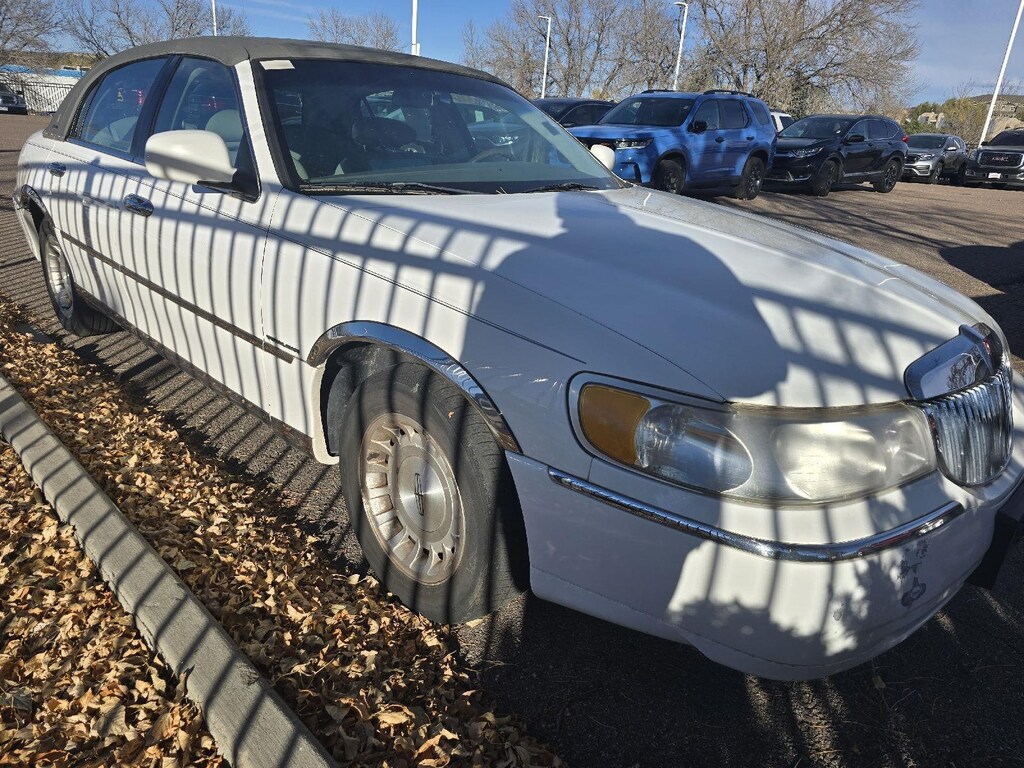Used 1999 Lincoln Town Car Executive Sedan