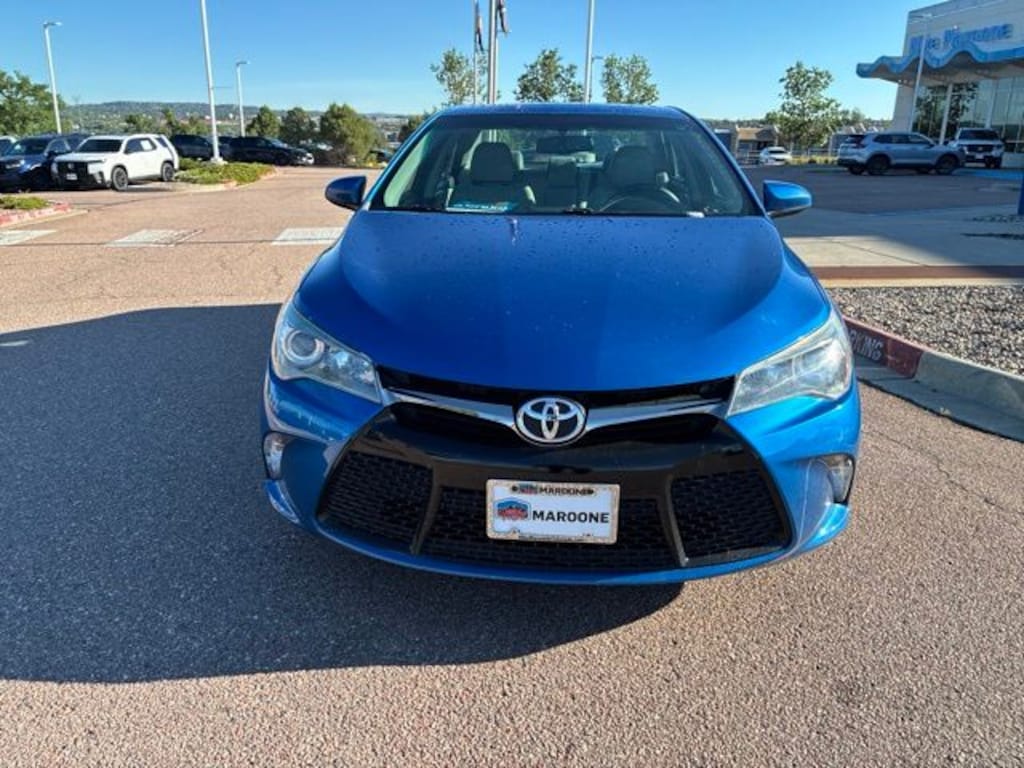 Used 2017 Toyota Camry SE Sedan