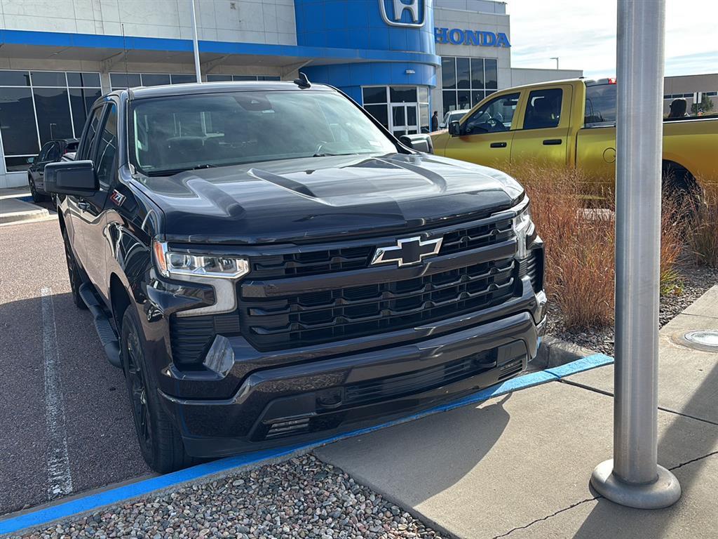 2022 Chevrolet Silverado 1500 RST photo 2
