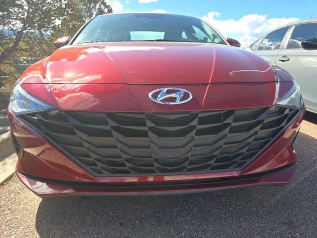 Used 2023 Hyundai Elantra SE Sedan