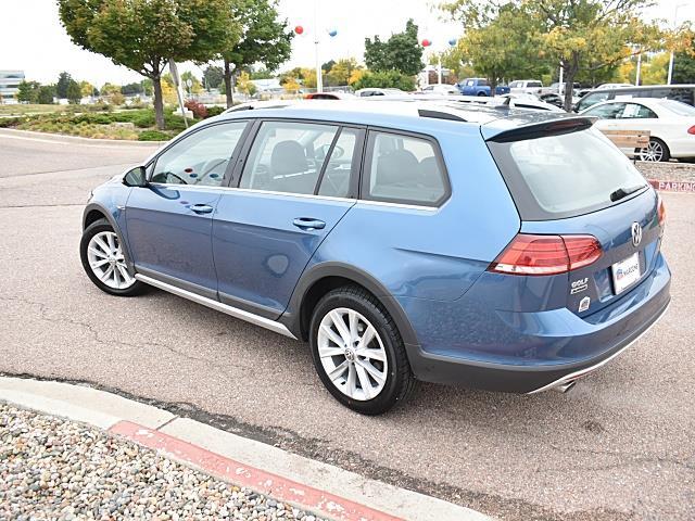 2019 Volkswagen Golf Alltrack S photo 3