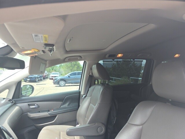 2015 Honda Odyssey EX-L photo 2