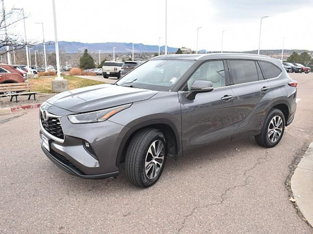 Used 2022 Toyota Highlander XLE SUV