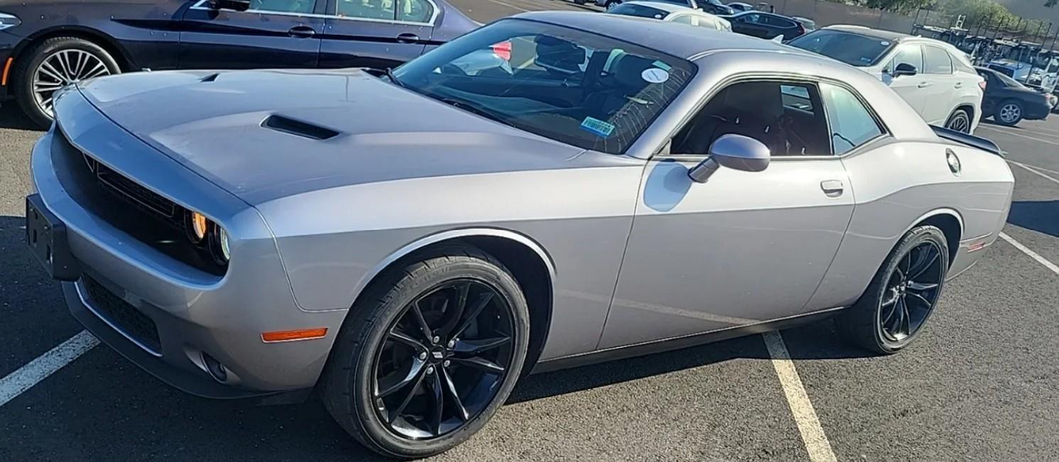 2018 Dodge Challenger SXT Plus photo 3