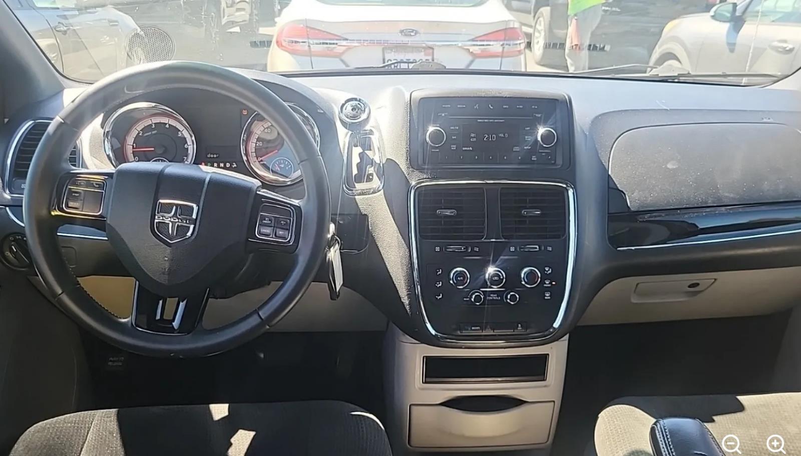 2015 Dodge Grand Caravan SE Plus photo 3