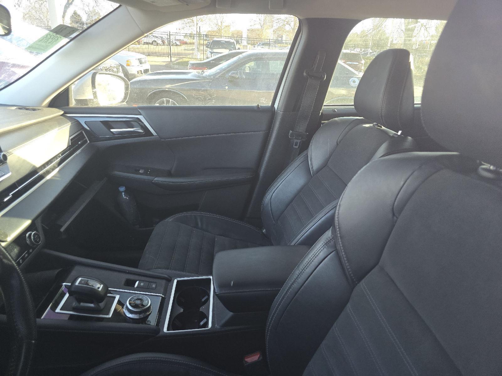 2022 Mitsubishi Outlander SE photo 3