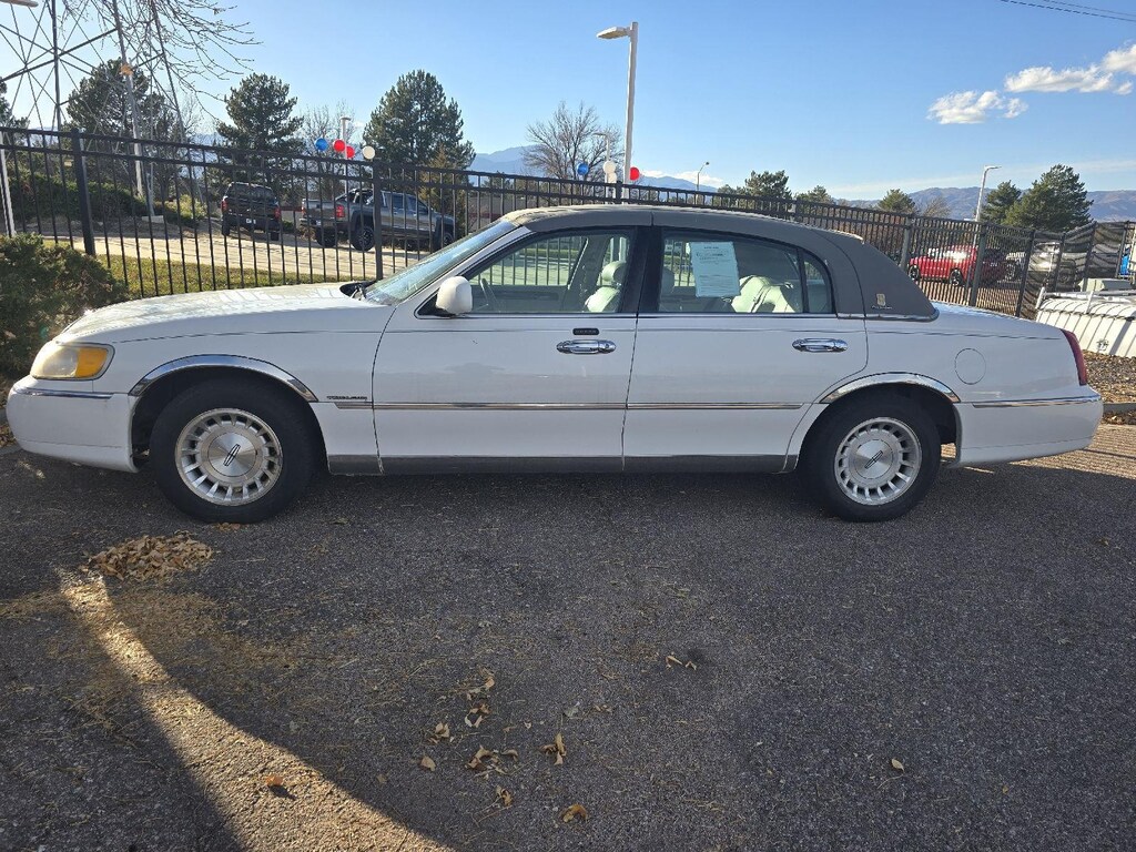 Used 1999 Lincoln Town Car Executive Sedan