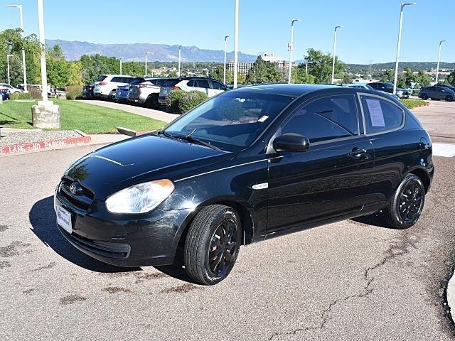 2011 Hyundai Accent GS photo 2