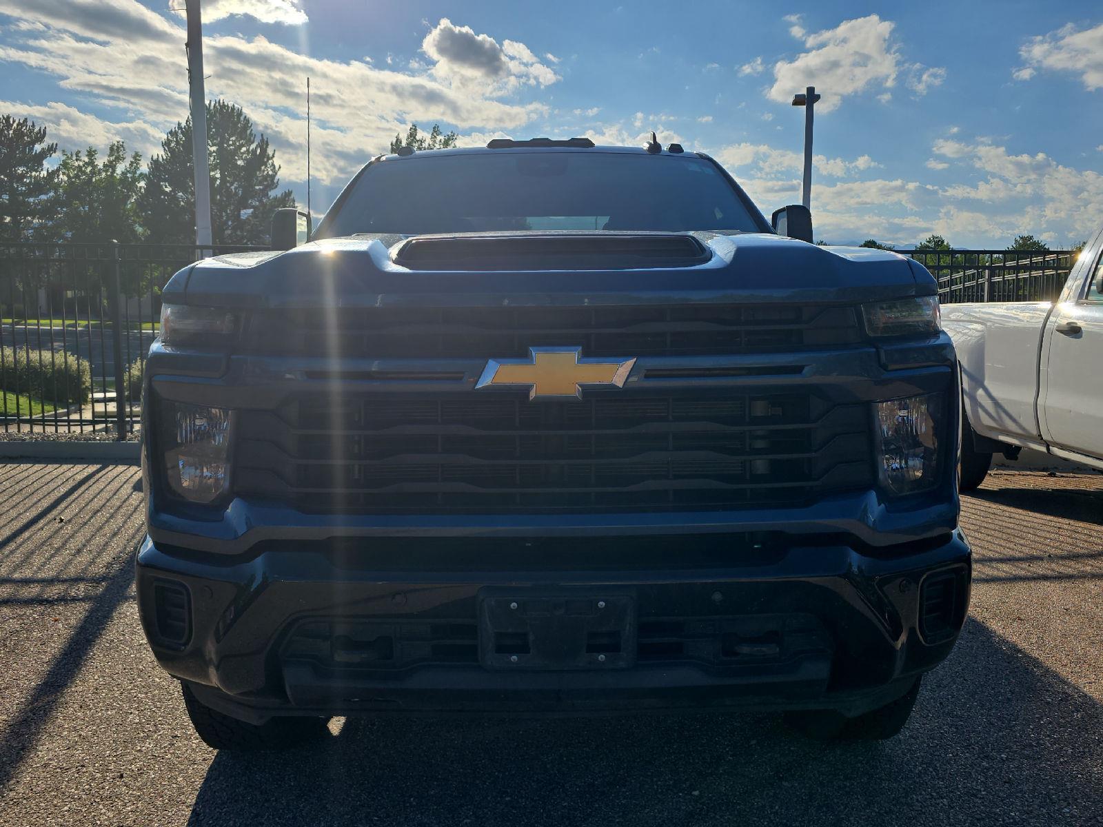 2025 Chevrolet Silverado 2500HD Custom photo 2