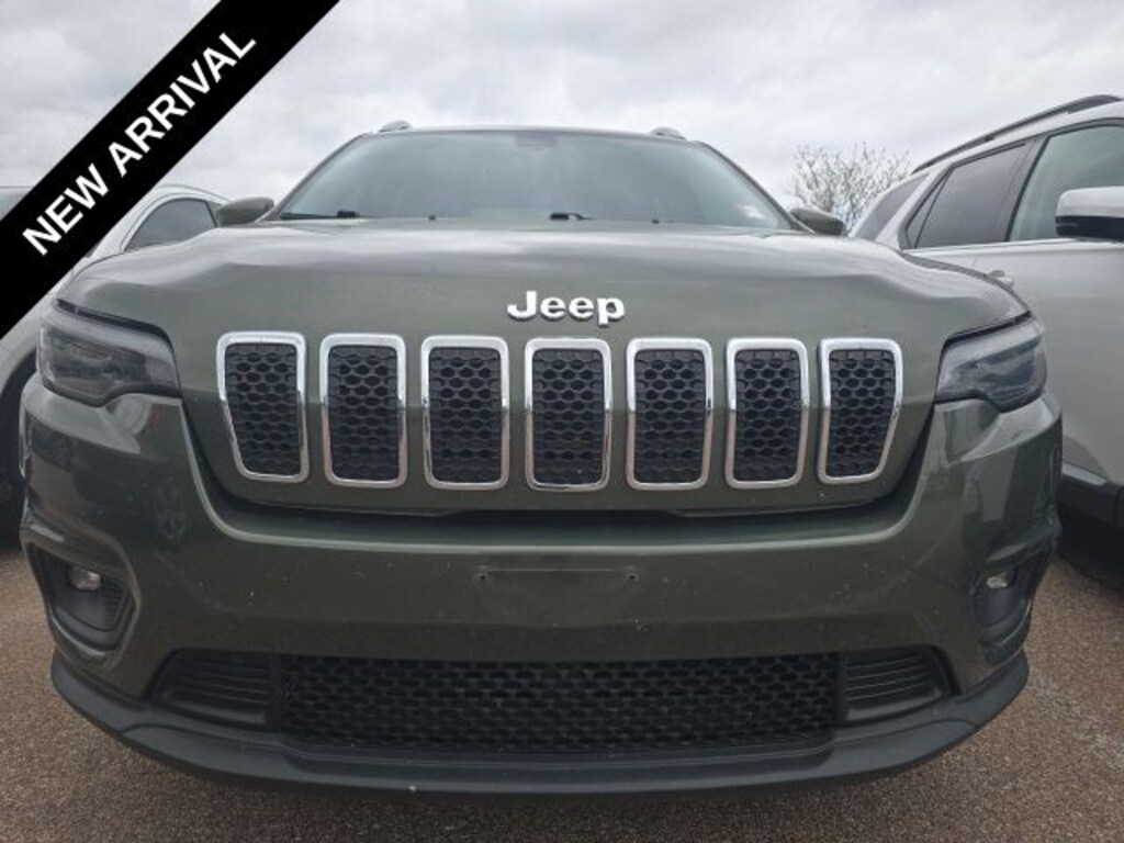 Used 2019 Jeep Cherokee Latitude SUV