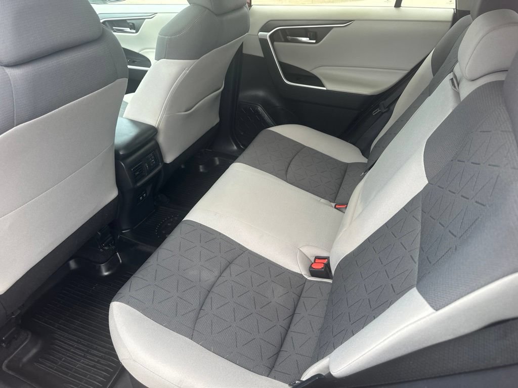 2020 Toyota RAV4 XLE - Photo 20
