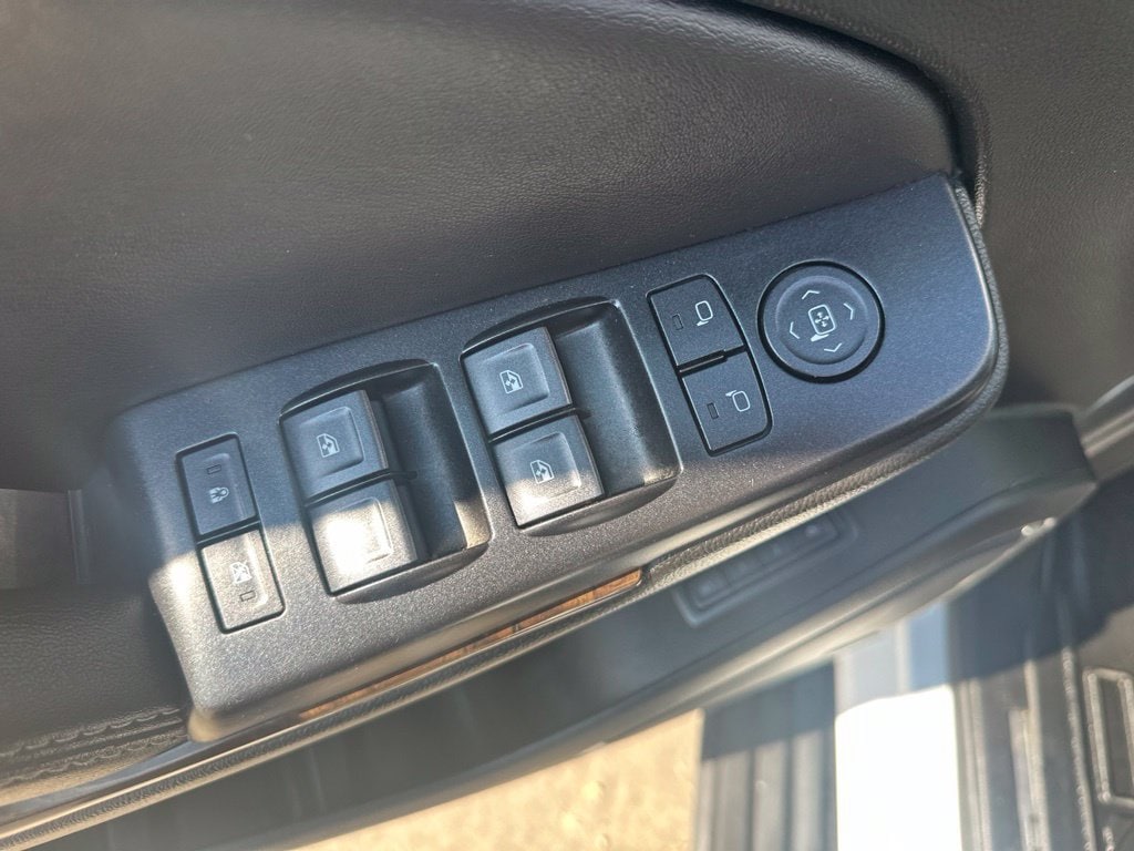 2019 Chevrolet Suburban LT - Photo 16