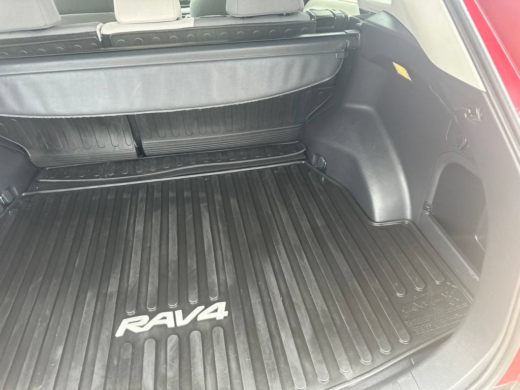 2020 Toyota RAV4 XLE - Photo 24