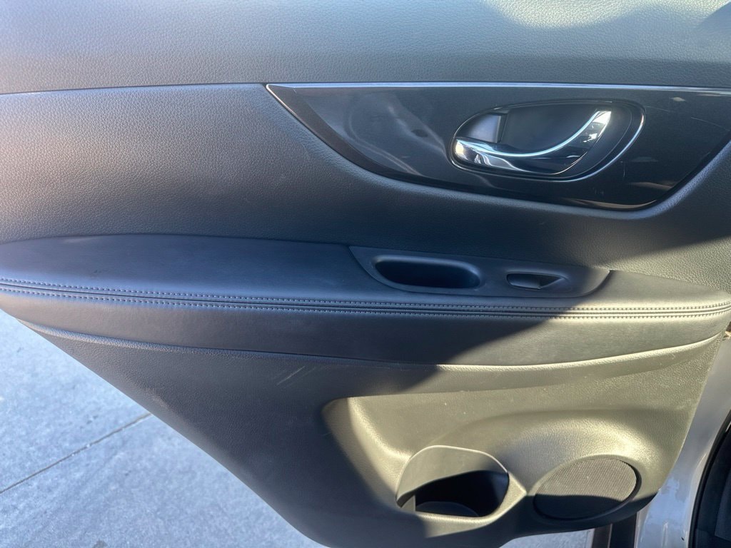 2017 Nissan Rogue SV - Photo 22
