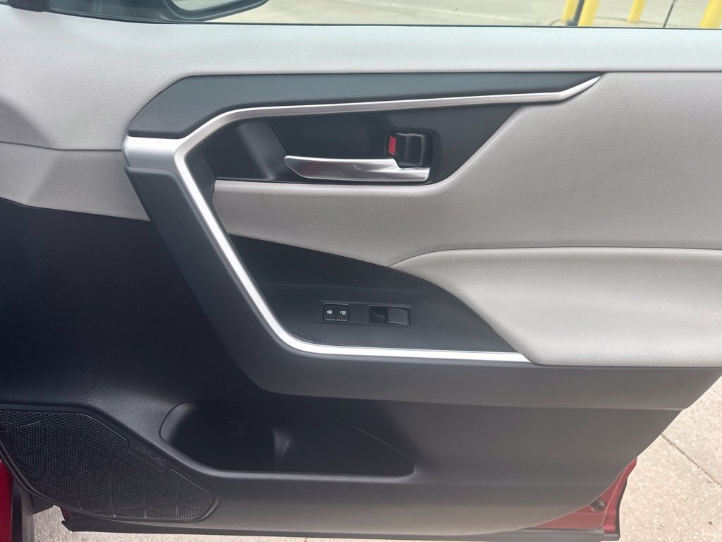2020 Toyota RAV4 XLE - Photo 34