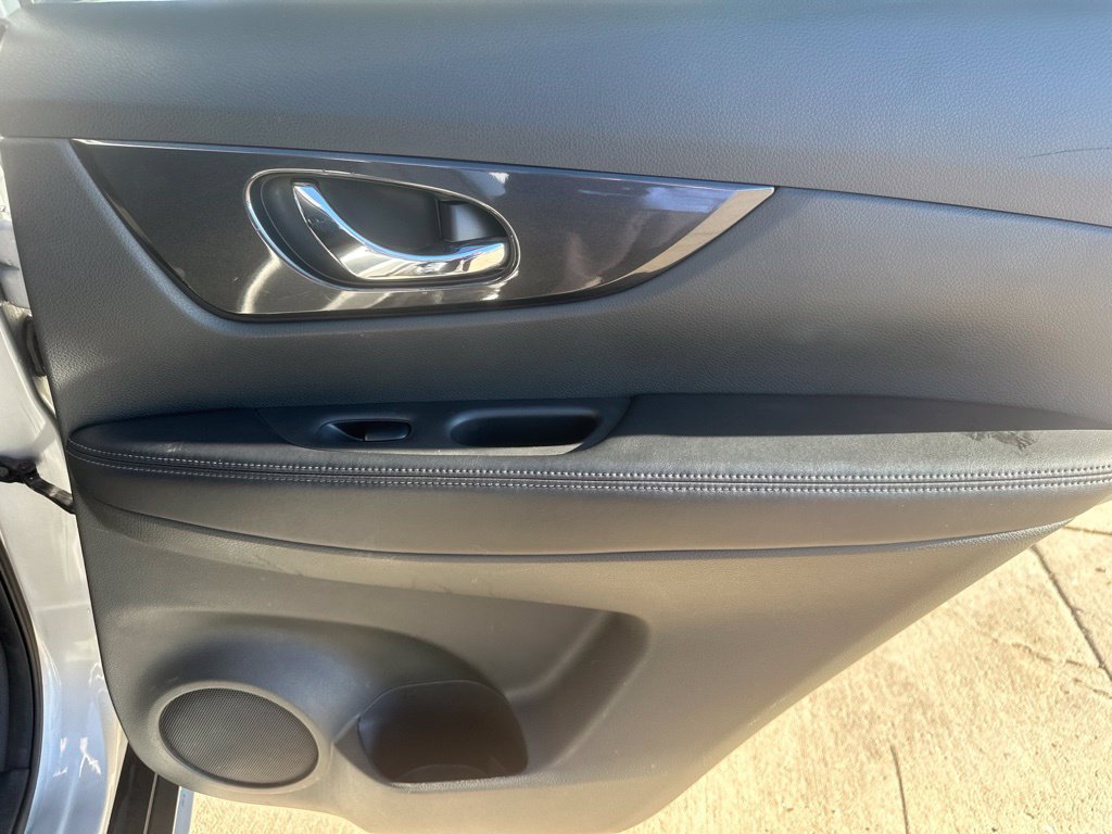 2017 Nissan Rogue SV - Photo 29