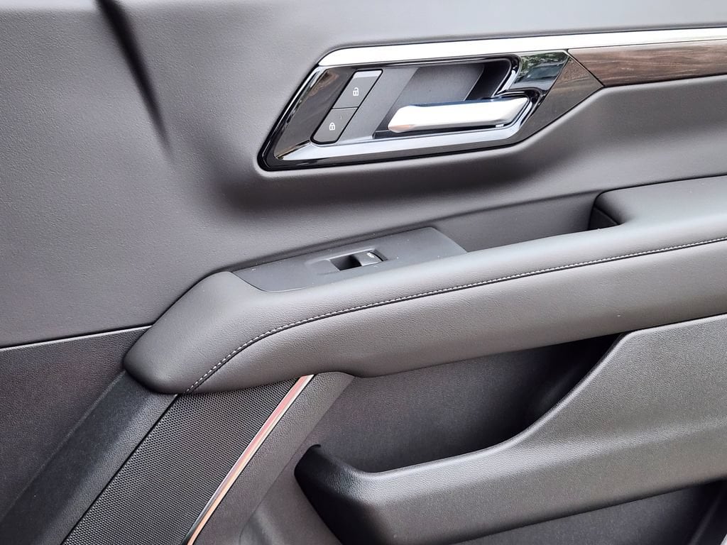 2026 Chevrolet Suburban LS - Photo 15