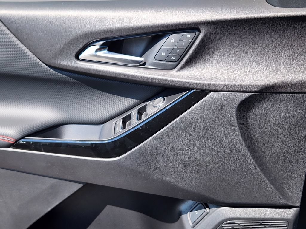 2027 Chevrolet Equinox RS - Photo 7