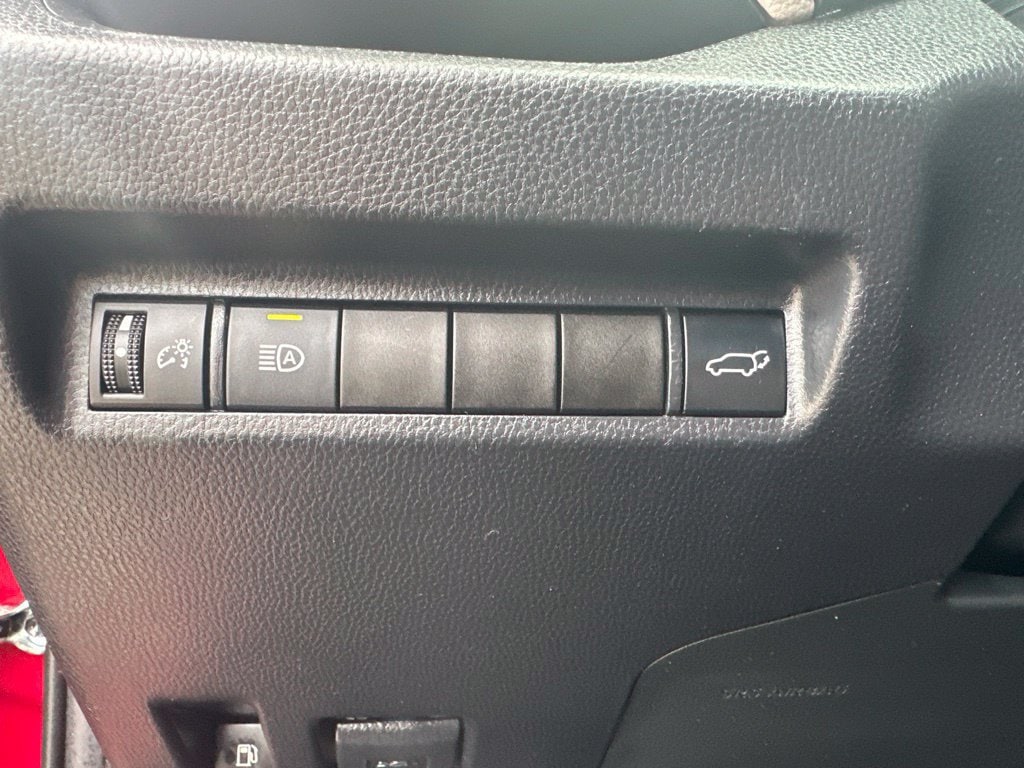 2020 Toyota RAV4 XLE - Photo 13