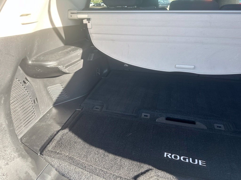 2017 Nissan Rogue SV - Photo 25