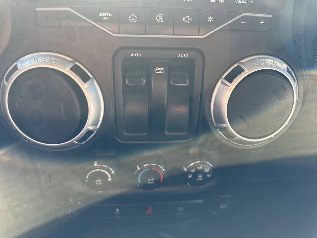 2012 Jeep Wrangler Rubicon photo 4