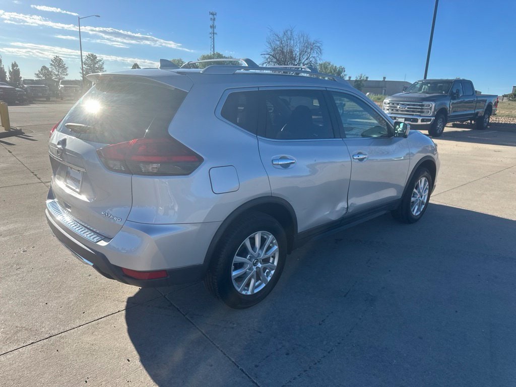 2017 Nissan Rogue SV - Photo 37