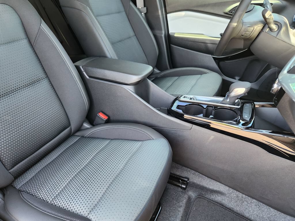 2026 Chevrolet Trax LT - Photo 13