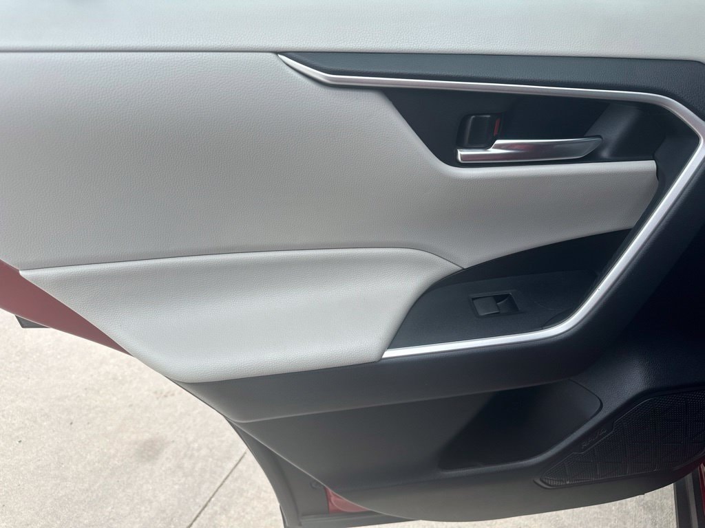2020 Toyota RAV4 XLE - Photo 22