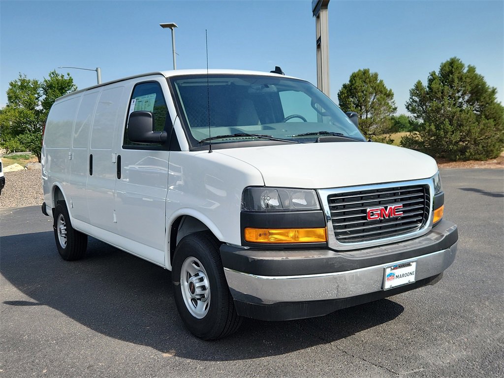 2025 Gmc Savana Cargo 2500 photo 2