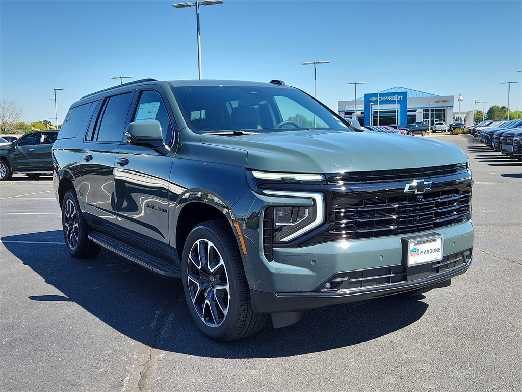 2026 Chevrolet Suburban RST photo 4