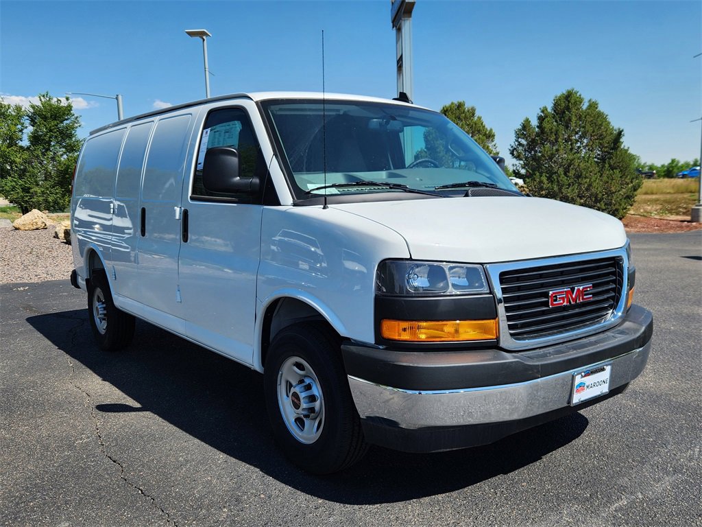 2025 Gmc Savana Cargo 2500 photo 3