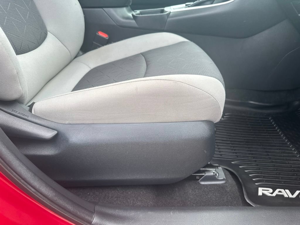 2020 Toyota RAV4 XLE - Photo 31