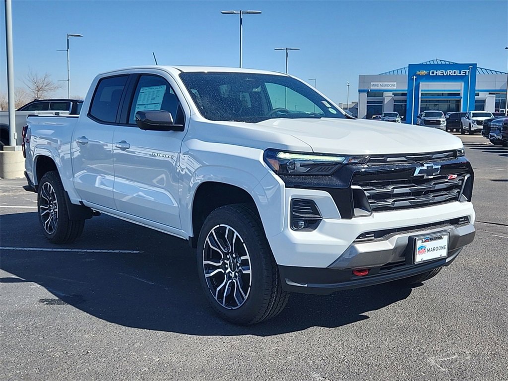 2025 Chevrolet Colorado Z71 photo 2