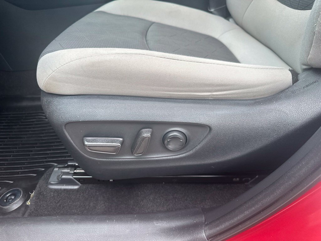 2020 Toyota RAV4 XLE - Photo 14