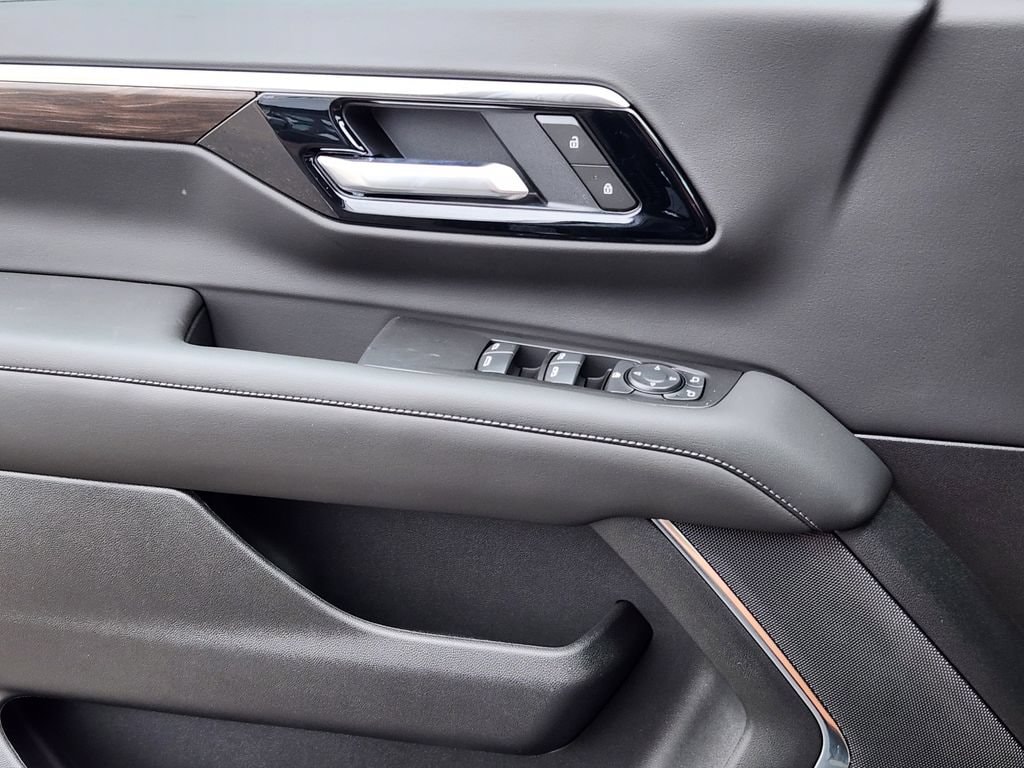2026 Chevrolet Suburban LS - Photo 7