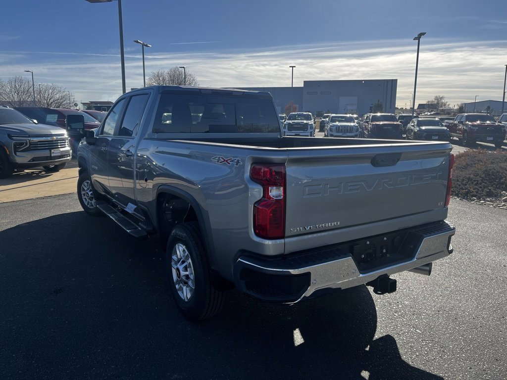 2025 Chevrolet Silverado 2500HD LT photo 3