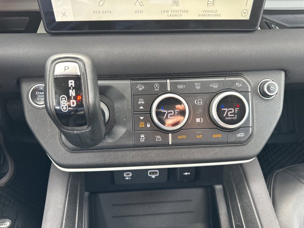 2023 Land Rover Defender 110 S photo 4