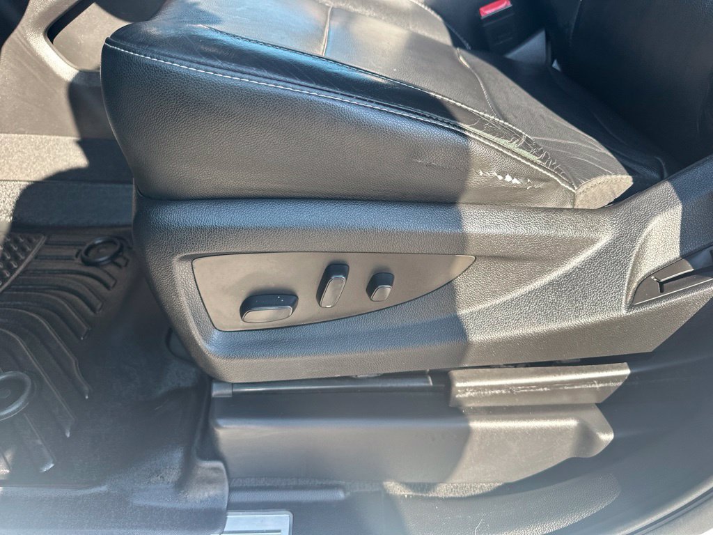 2019 Chevrolet Suburban LT - Photo 11