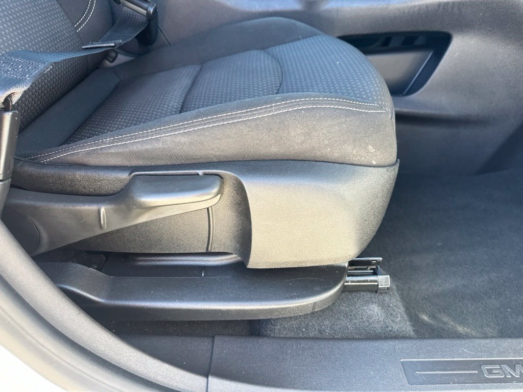 2024 GMC Terrain SLE - Photo 29