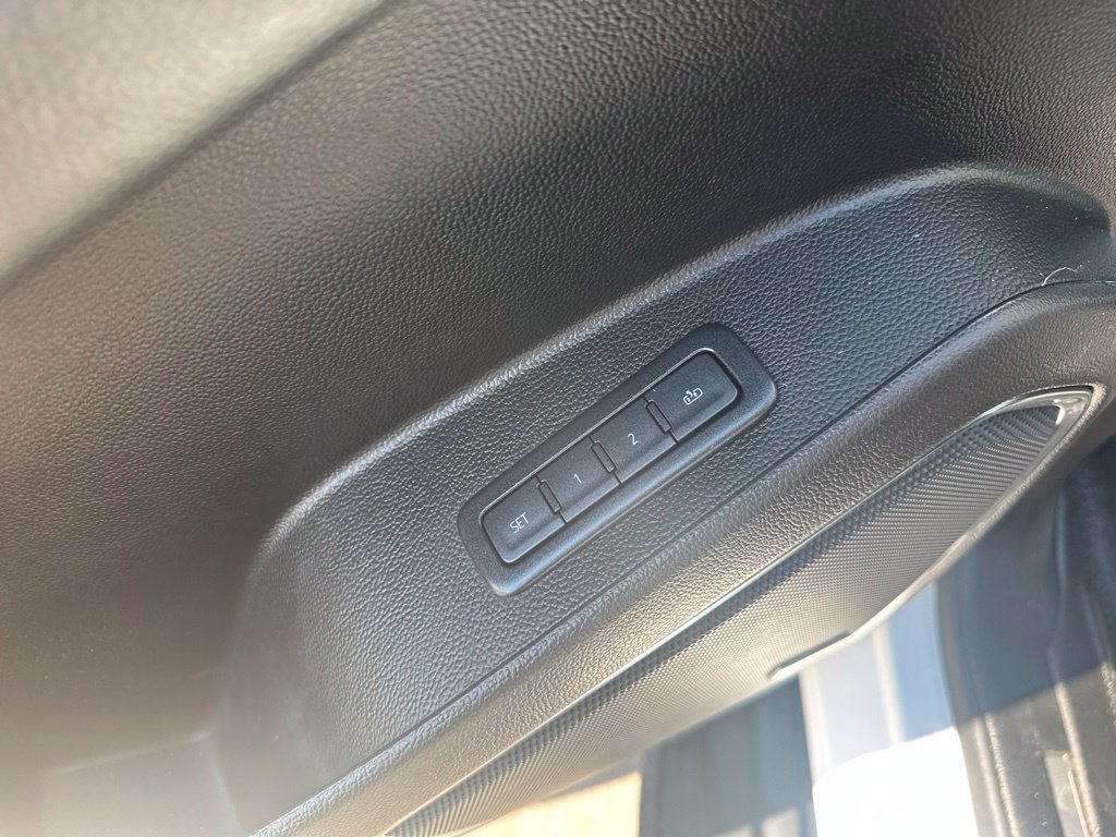 2019 Chevrolet Suburban LT - Photo 15