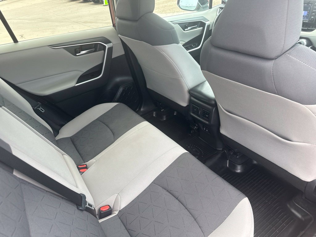 2020 Toyota RAV4 XLE - Photo 26