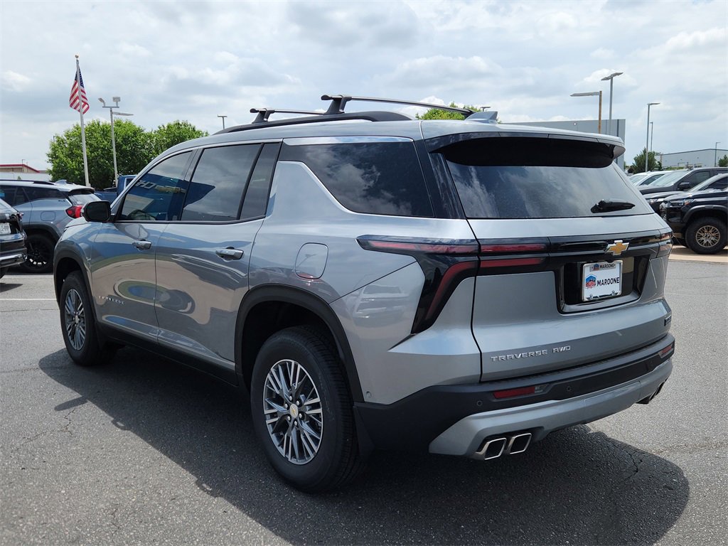 2025 Chevrolet Traverse photo 3