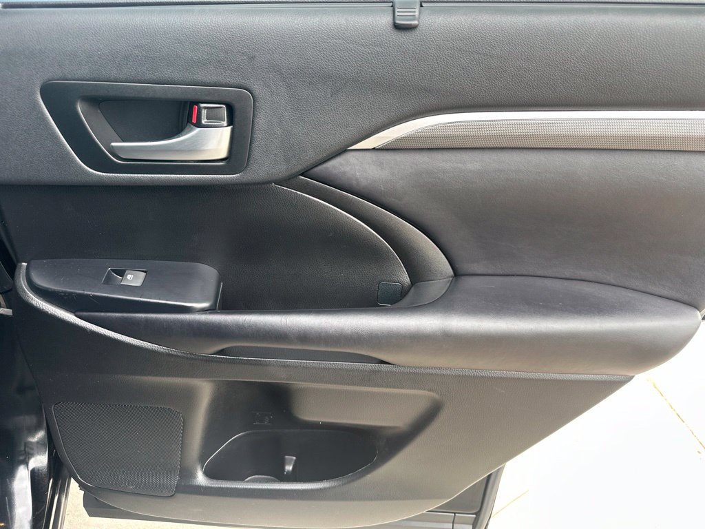 2019 Toyota Highlander SE - Photo 31