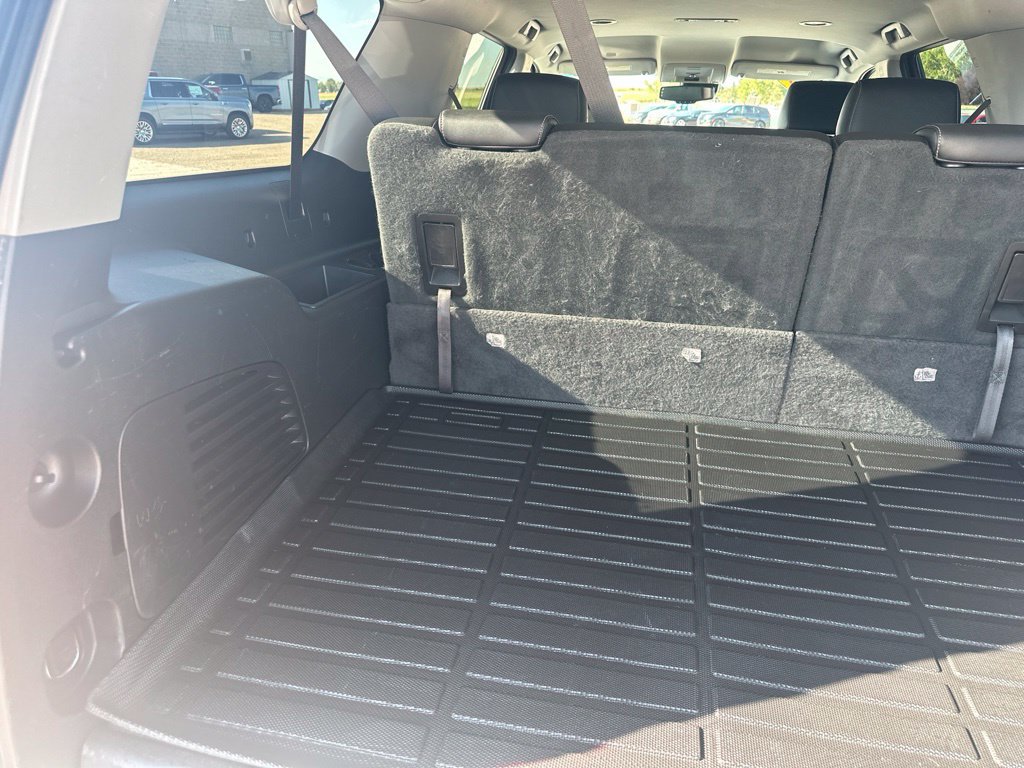 2019 Chevrolet Suburban LT - Photo 23