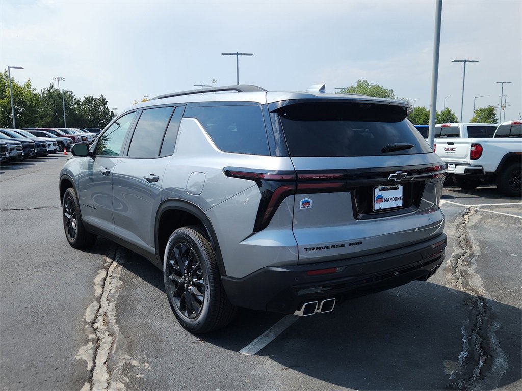 2026 Chevrolet Traverse photo 3