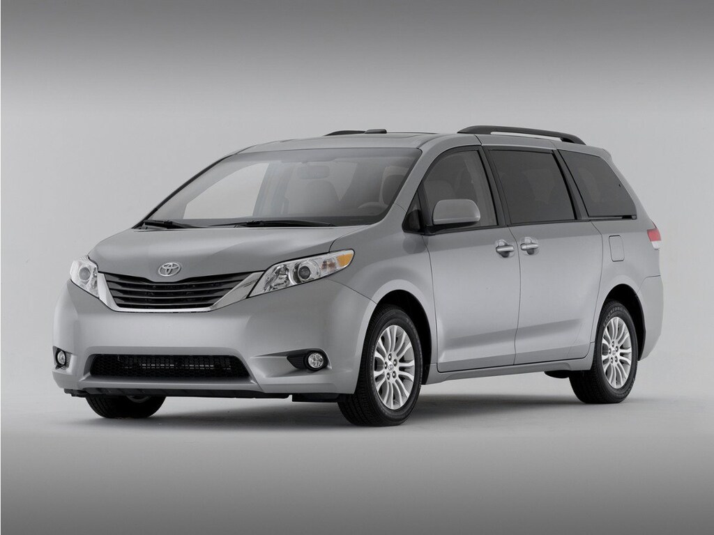 Used 2013 Toyota Sienna LE V6 7 Passenger Auto Access Seat Van