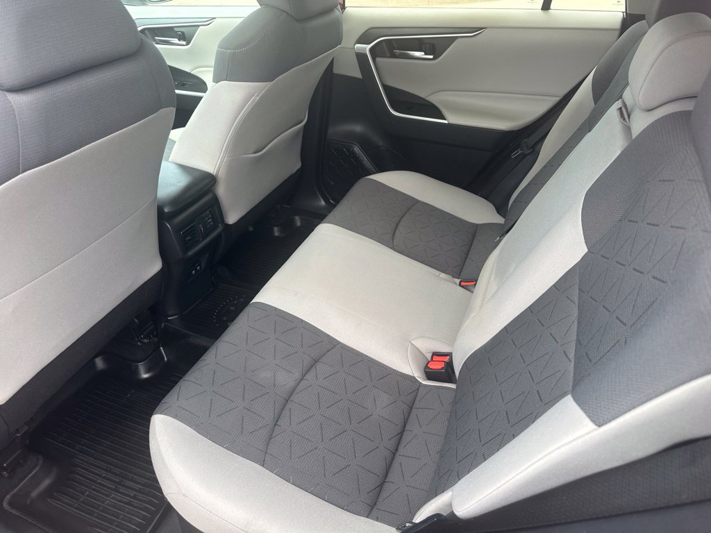 2020 Toyota RAV4 XLE - Photo 20